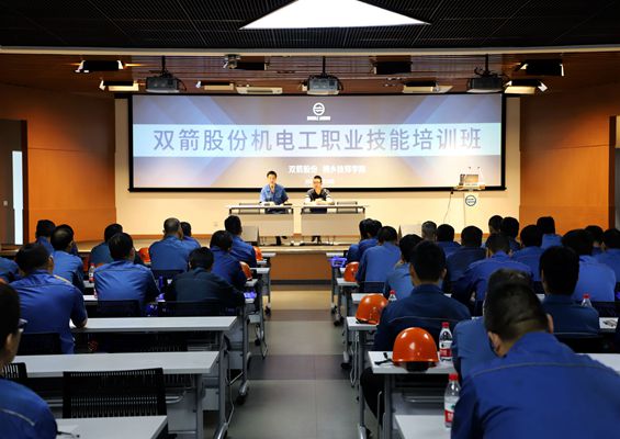 ѧ����  ǿ���� ��˾������繤ְҵ������ѵ��