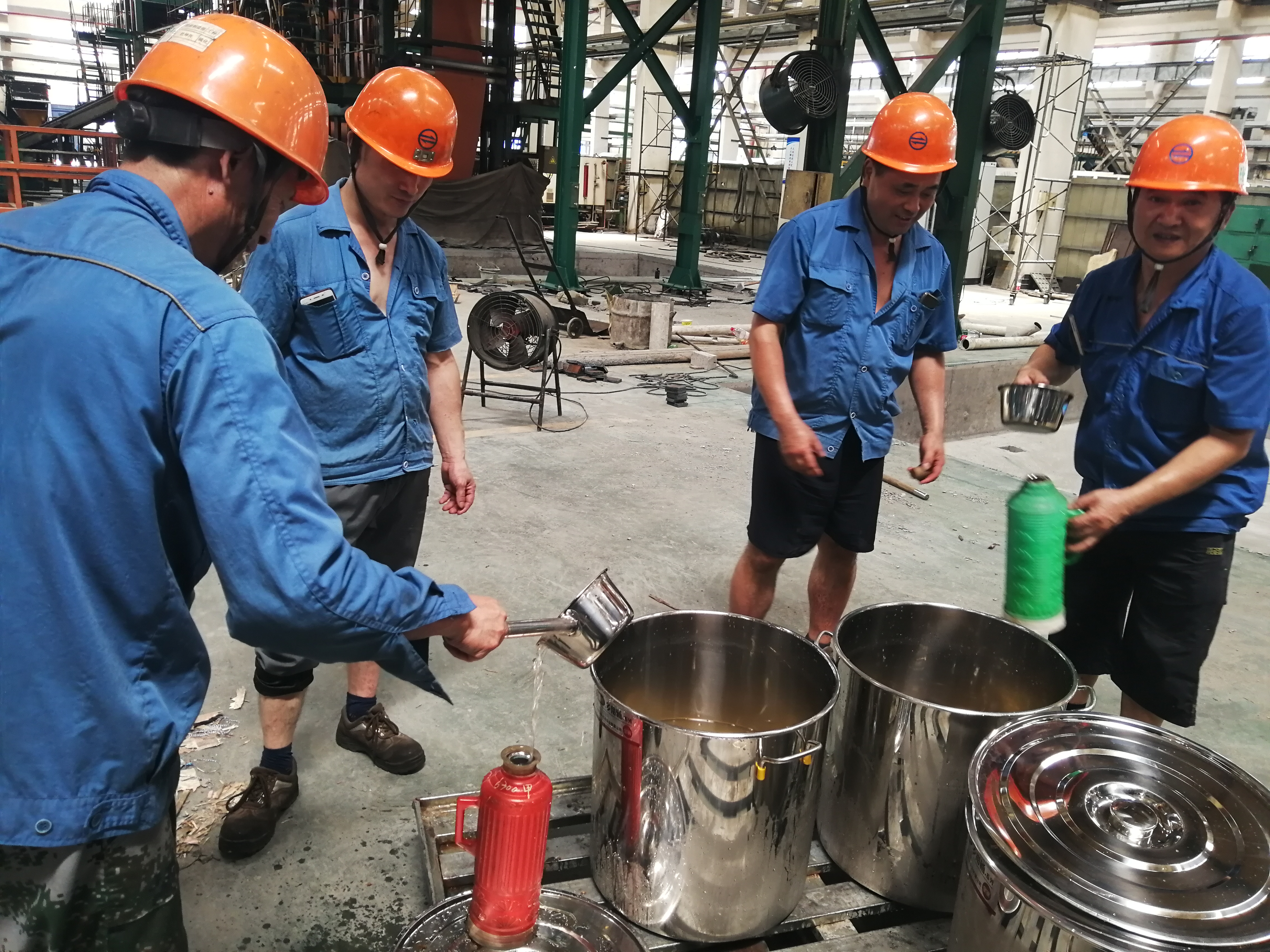 ����������